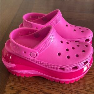 Women pink crocs
